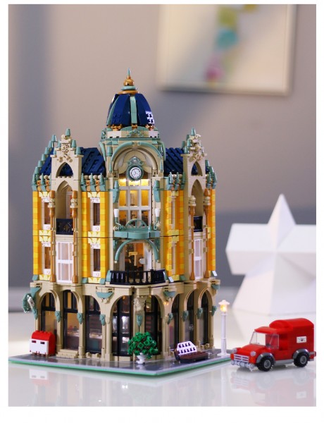 Mould King Novatown Corner Post Office Bausatz mit Beleuchtung Modell Nr. 16010